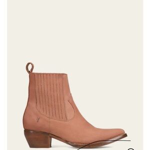 Frye SACHA CHELSEA 
Rose cake
Size 6